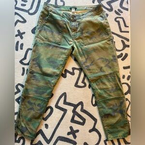 Army print ankle denim.